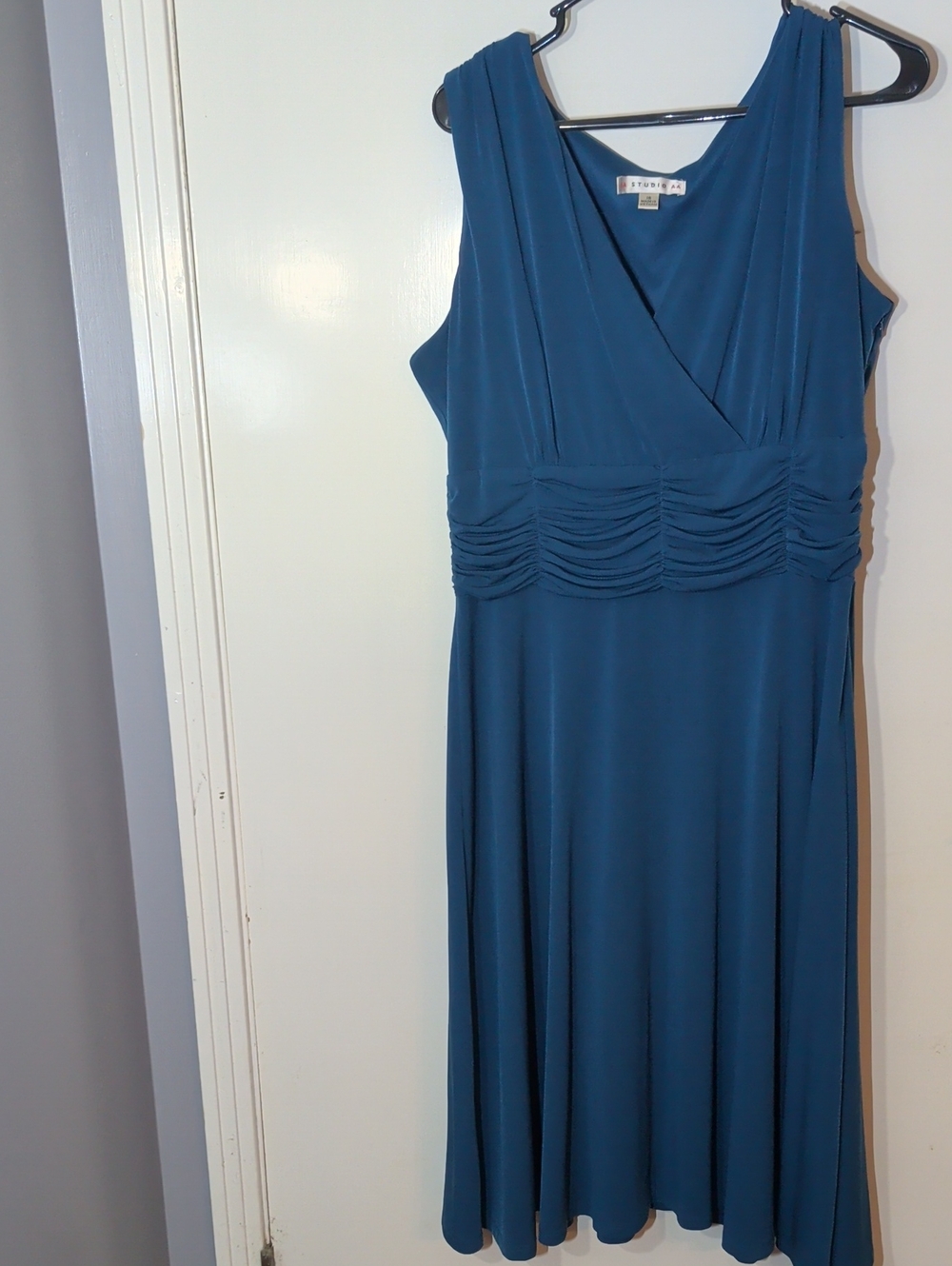 Studio Teal Sleeveless Wrap-Front V-Neck Midi Dress Ruched Banded Waist